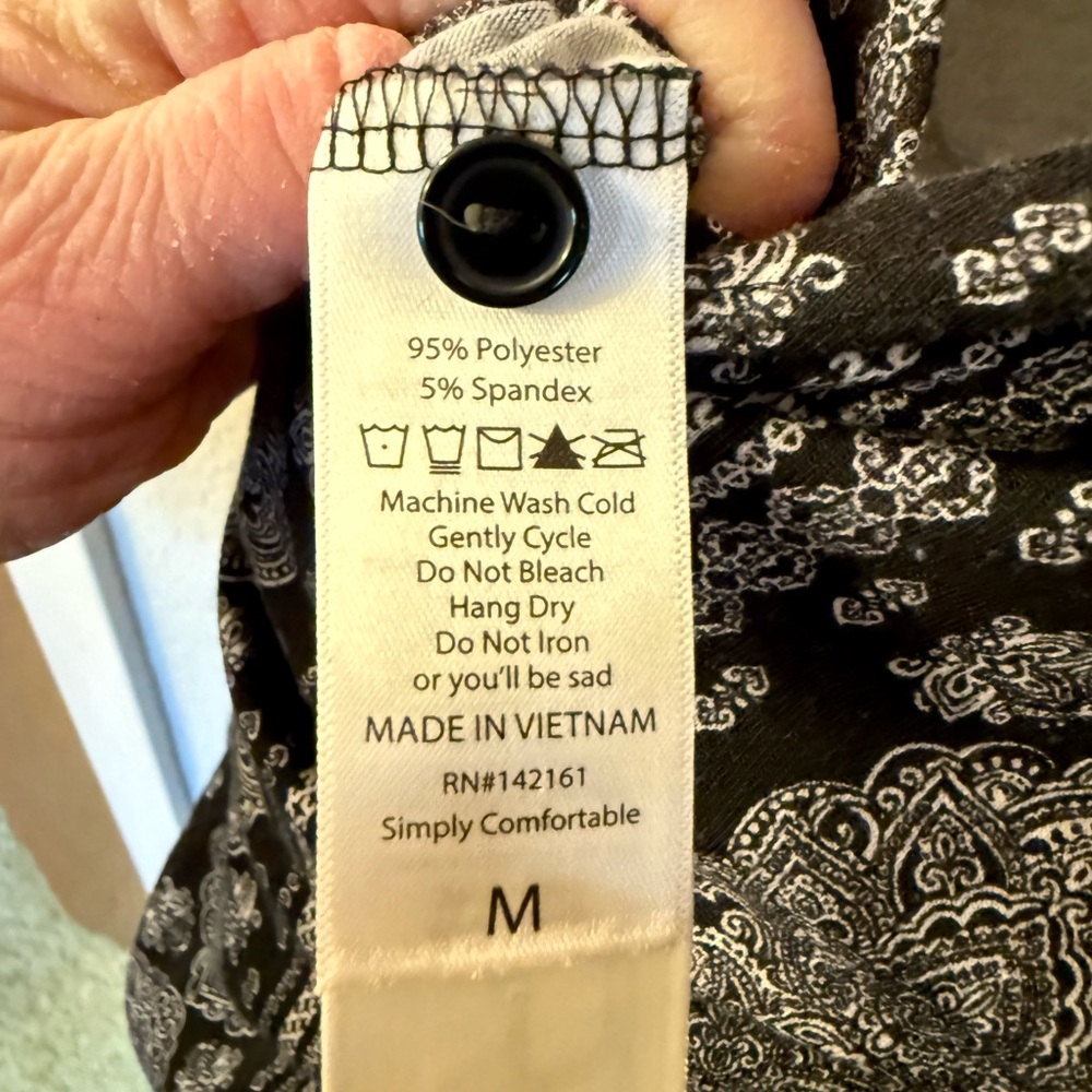Size M LuLaRoe Xanthe romper - Picture 6 of 6